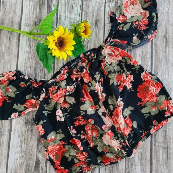 Abercrombie & Fitch — off shoulder crop top blouse - Picture 1 of 3